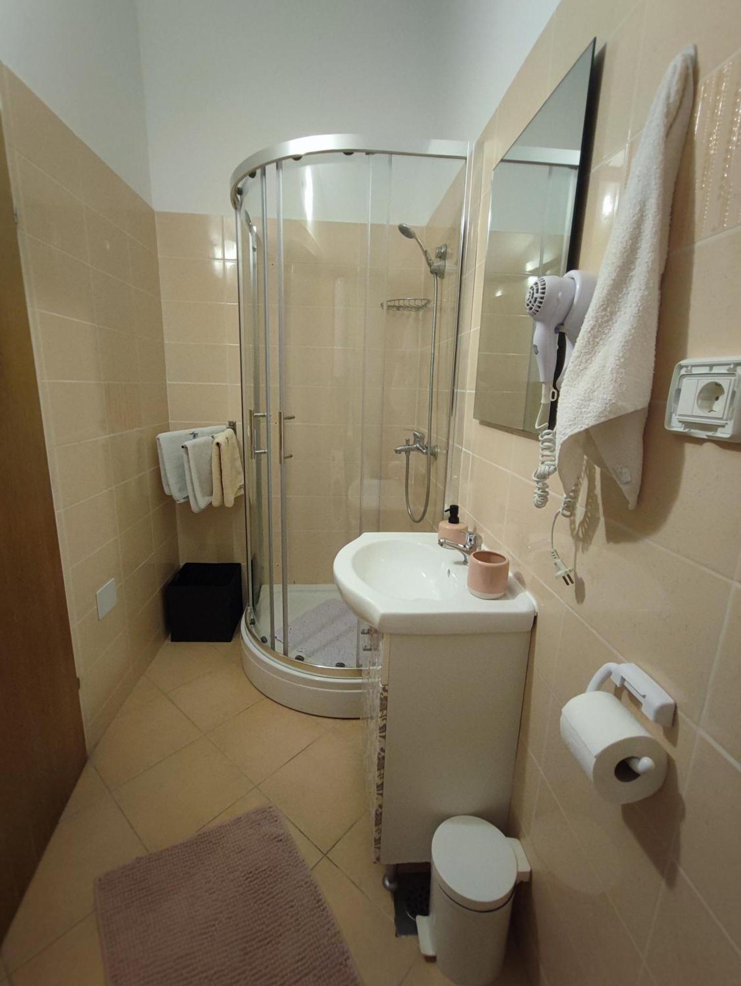 Apartment Nika Umag Buitenkant foto