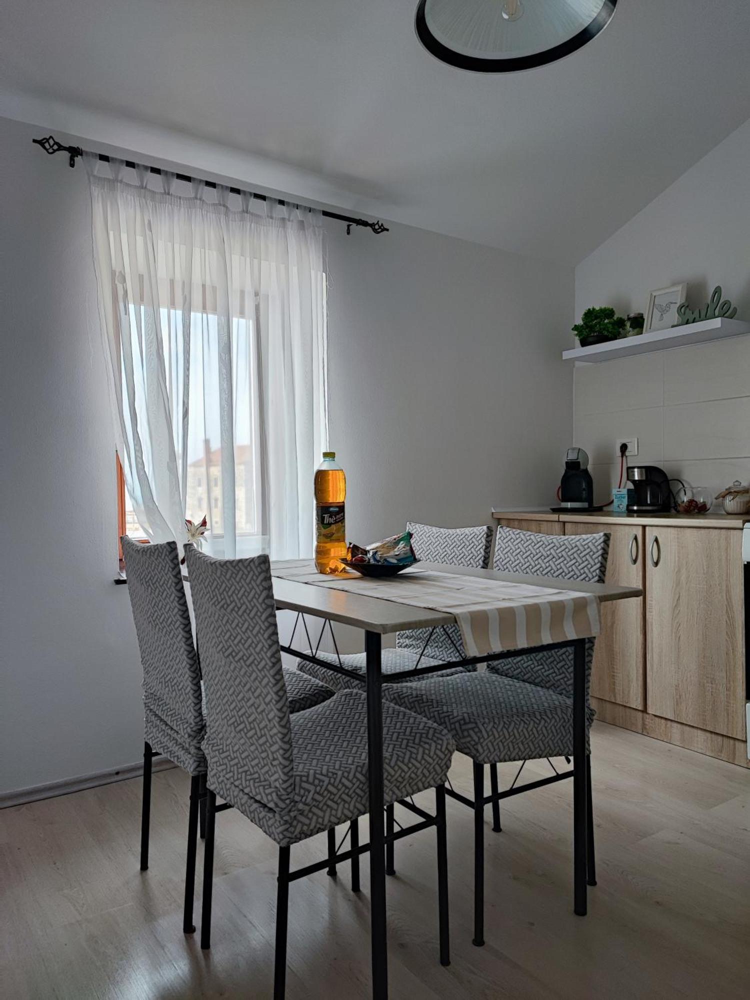 Apartment Nika Umag Buitenkant foto