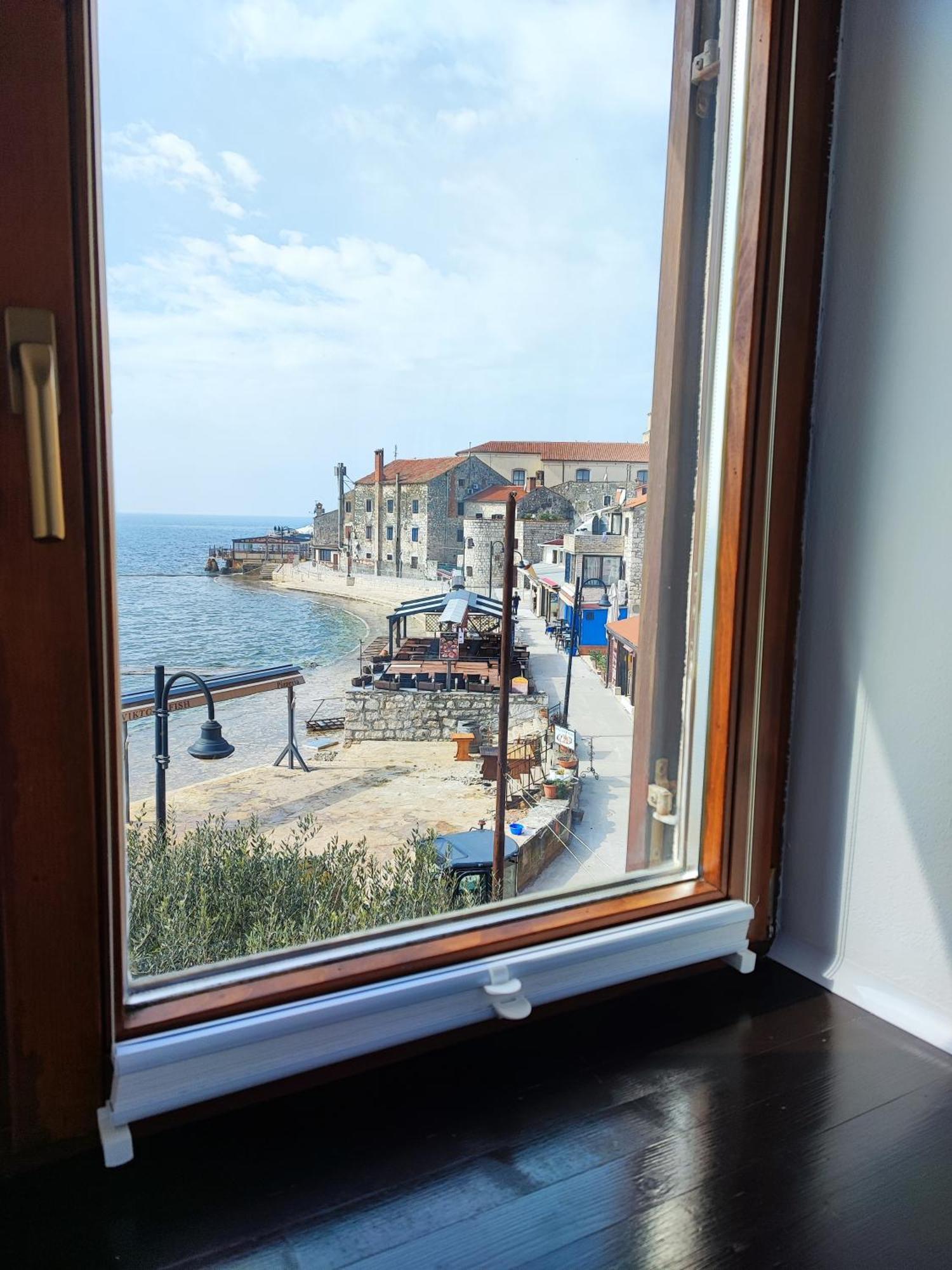 Apartment Nika Umag Buitenkant foto