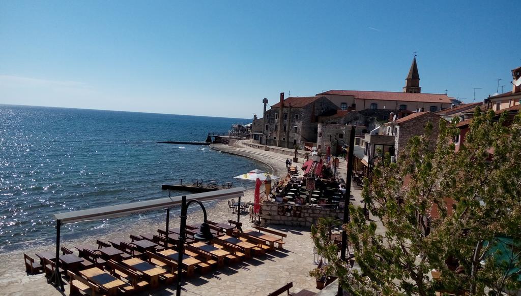 Apartment Nika Umag Buitenkant foto