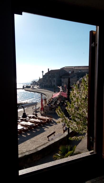 Apartment Nika Umag Buitenkant foto