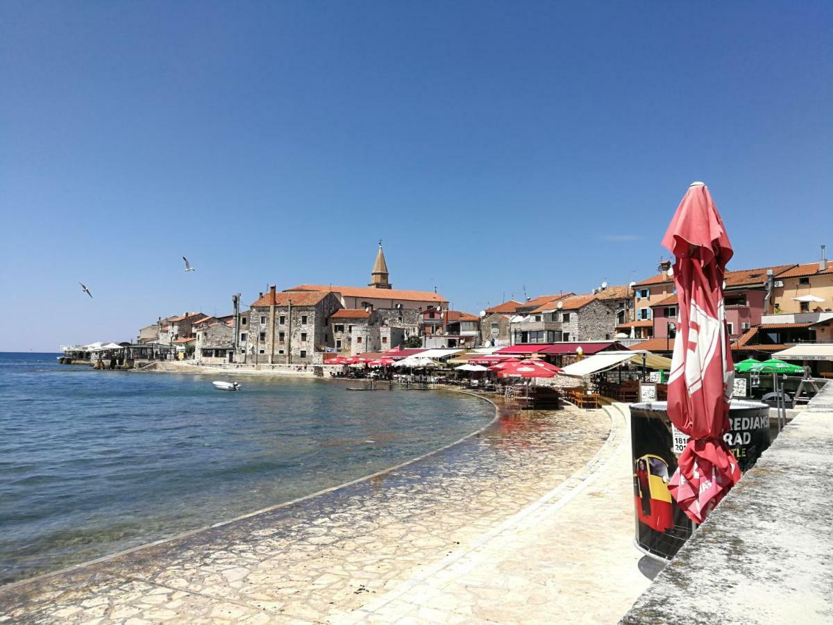Apartment Nika Umag Buitenkant foto