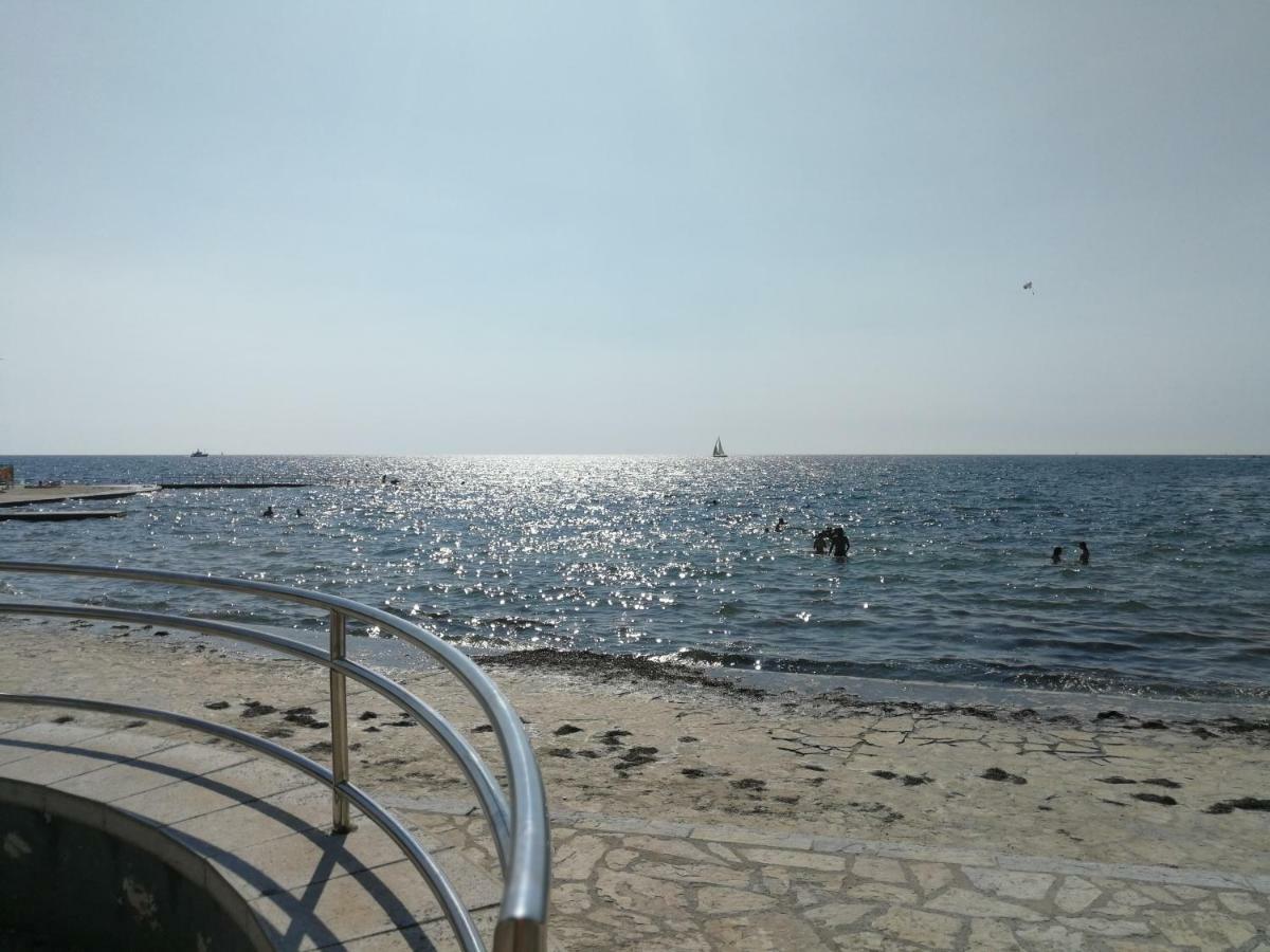 Apartment Nika Umag Buitenkant foto